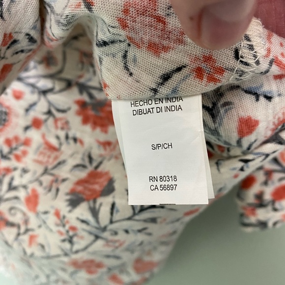 EUC LUCKY VNECK FLORAL BLOUSE - Picture 5 of 6